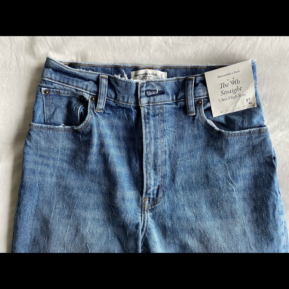 NWT Abercrombie & Fitch The 90’s Straight Ultra High Rise Jeans size 27 4L